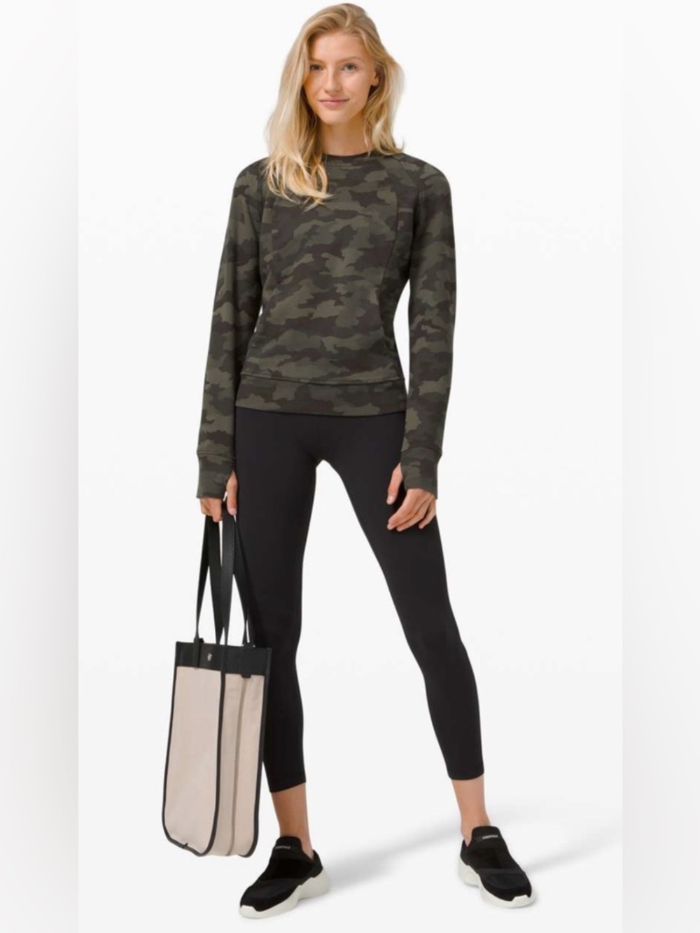 Lululemon Women’s Scuba Crew 365 Green Dark Olive Camo Crewneck, size 2